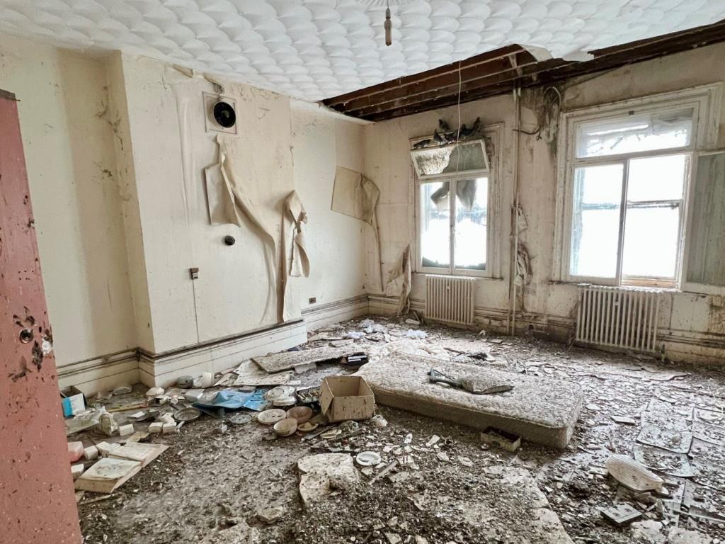 Lot: 36 - PROPERTY WITH PERMISSION FOR SEVEN FLATS AND COMMERCIAL SPACE - Internal photo